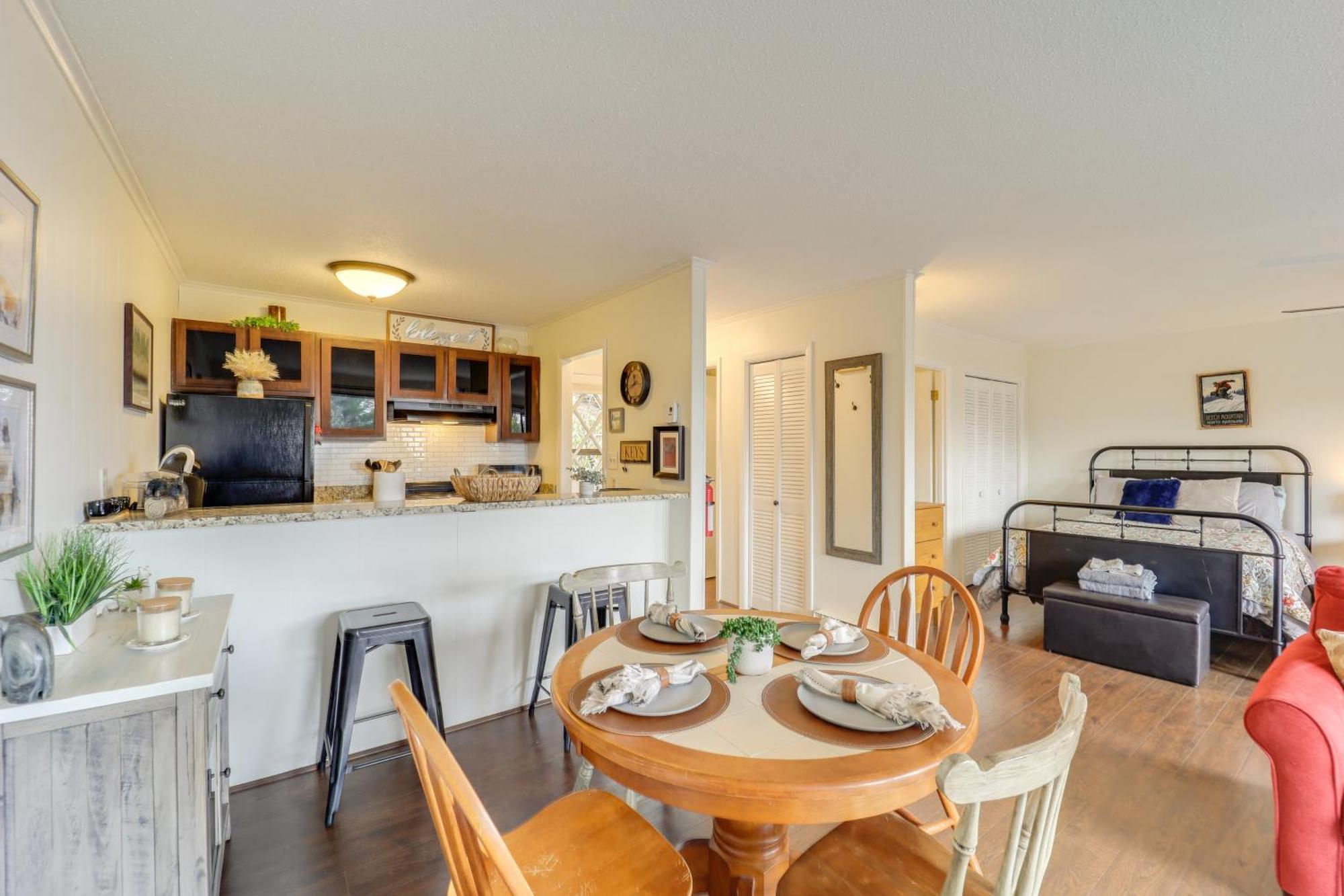 Beech Mountain Studio With Balcony Less Than 1 Mi To Skiing! Luaran gambar