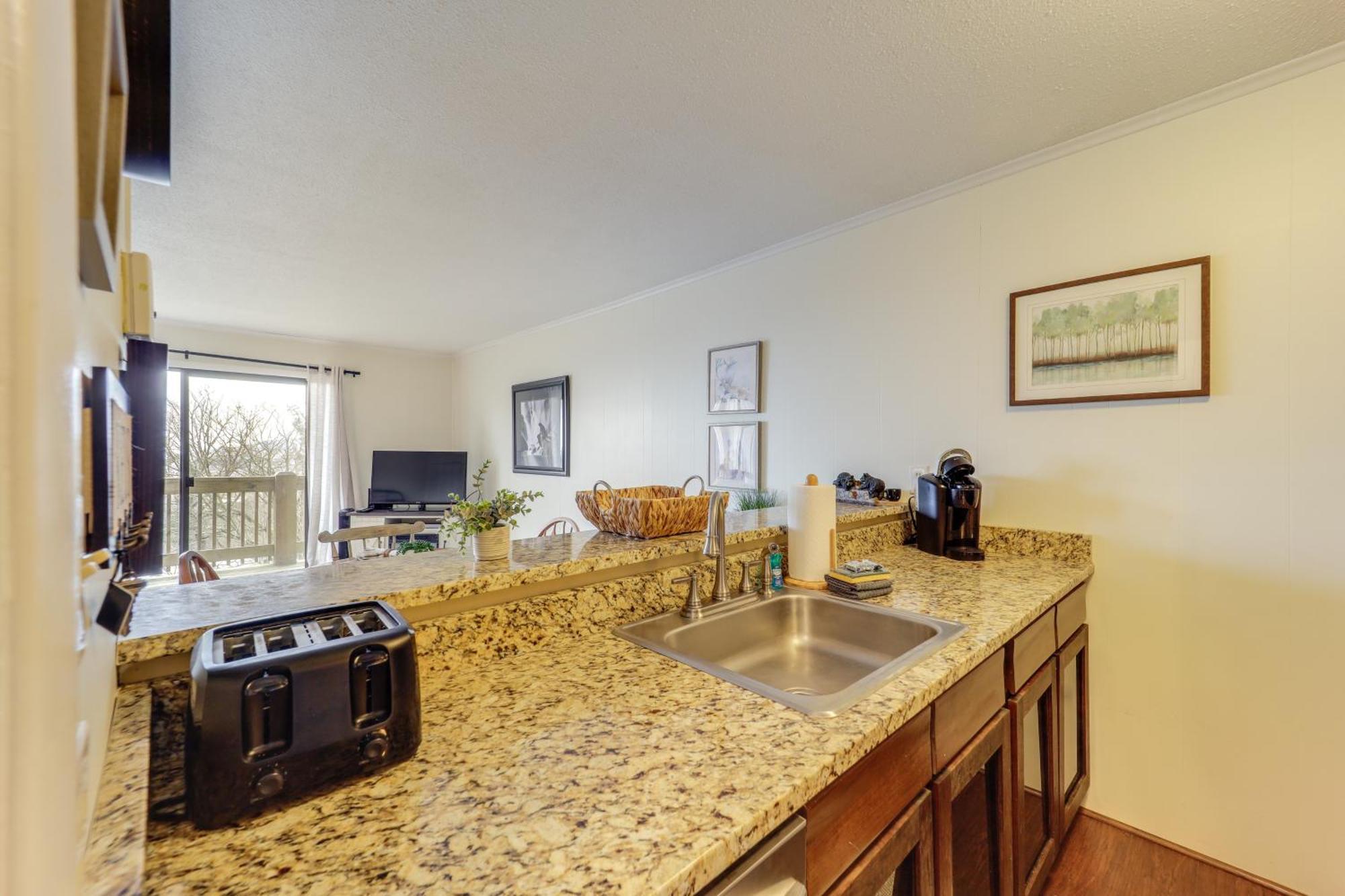 Beech Mountain Studio With Balcony Less Than 1 Mi To Skiing! Luaran gambar